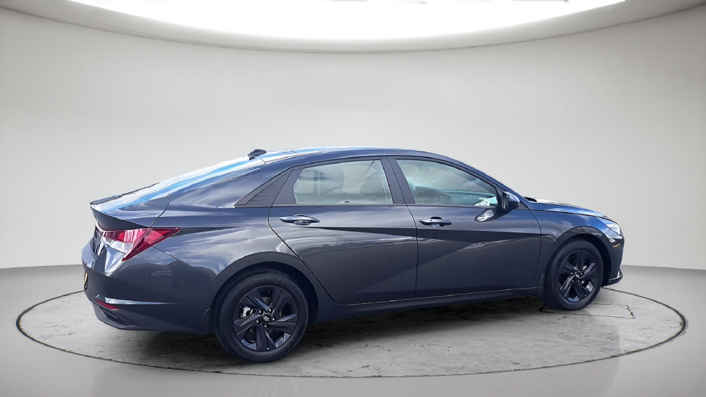 Used 2023 Hyundai Elantra SEL FWD image 7