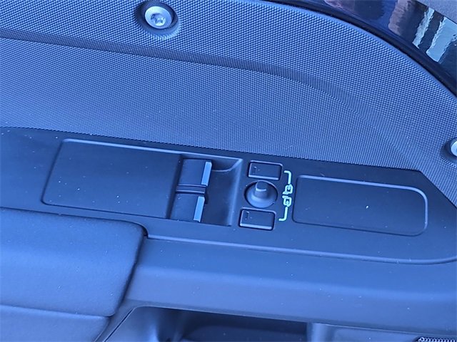 Used 2025 Land Rover Defender 90 S image 27