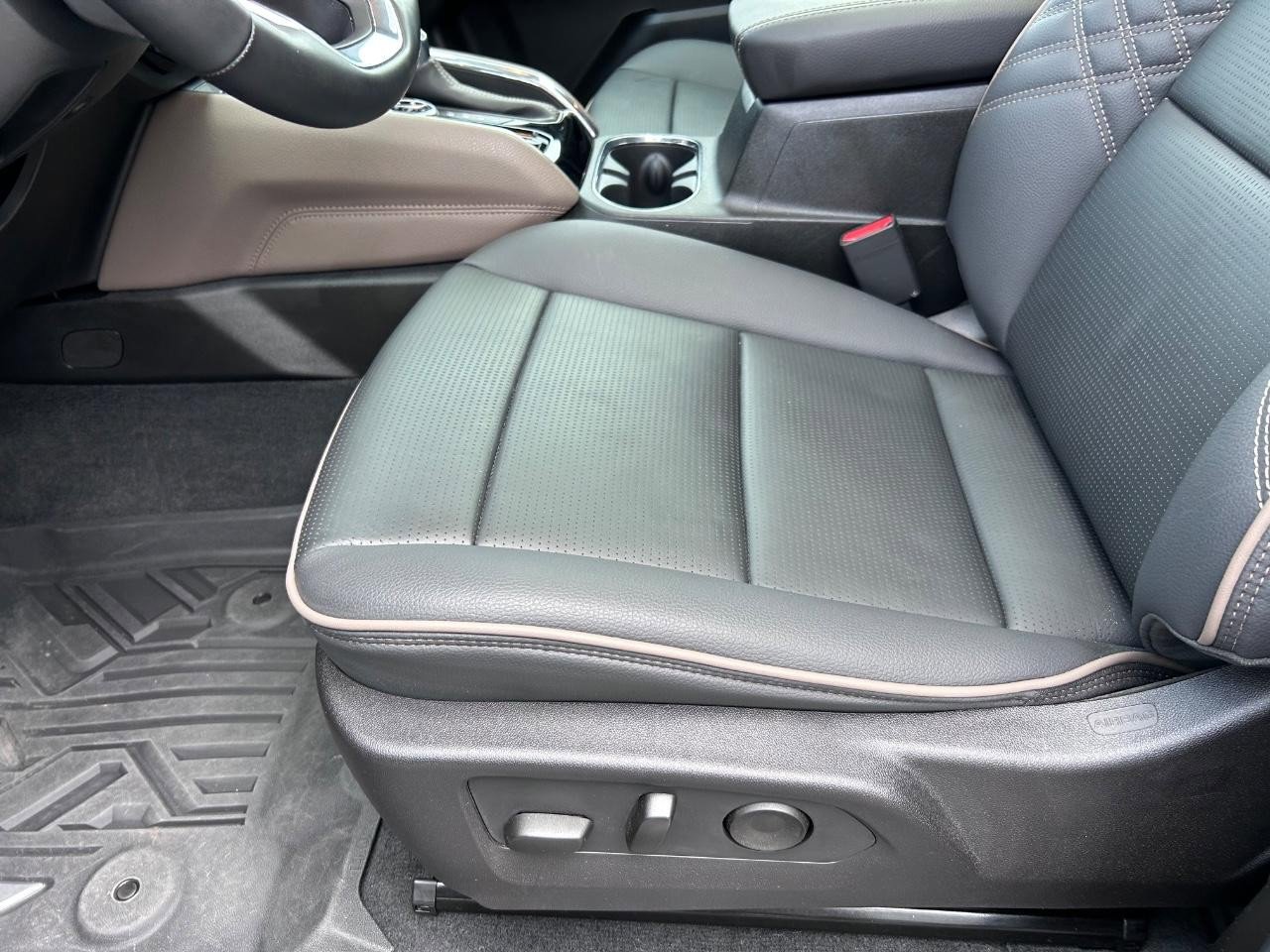 Used 2024 GMC Canyon Denali w/ LPO, Denali Black Edition image 19