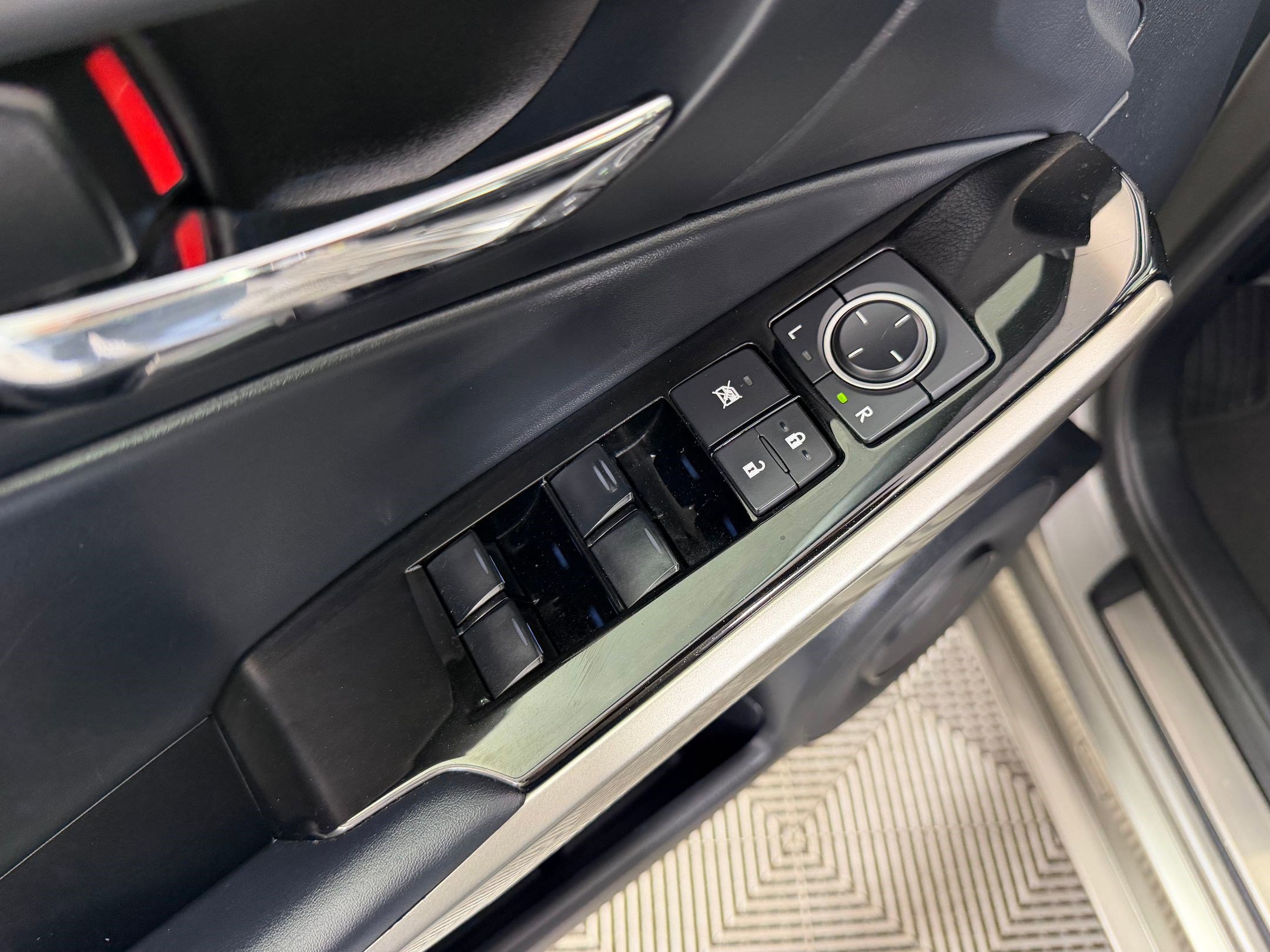Used 2015 Lexus IS 250 AWD w/ Navigation System Package image 11