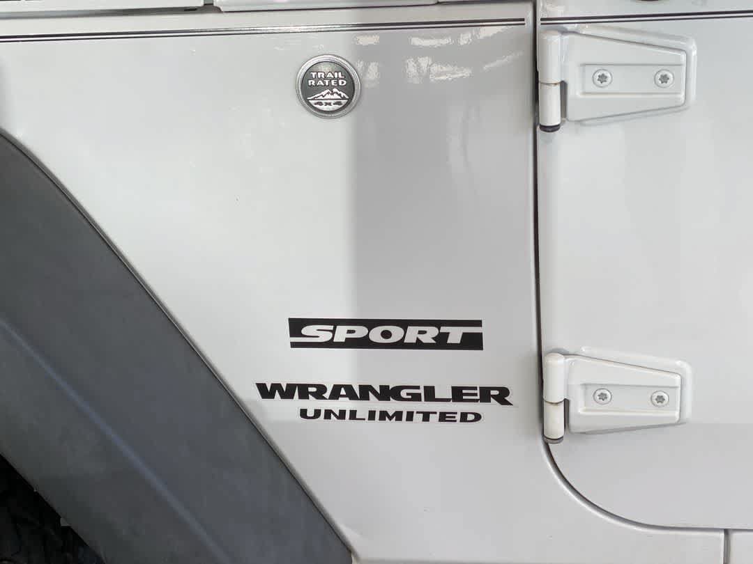 Used 2017 Jeep Wrangler Unlimited Sport w/ Connectivity Group AWD/4WD image 11