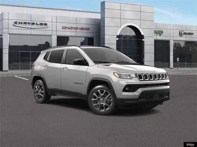 Used 2023 Jeep Compass Latitude w/ Sun and Sound Group image 11
