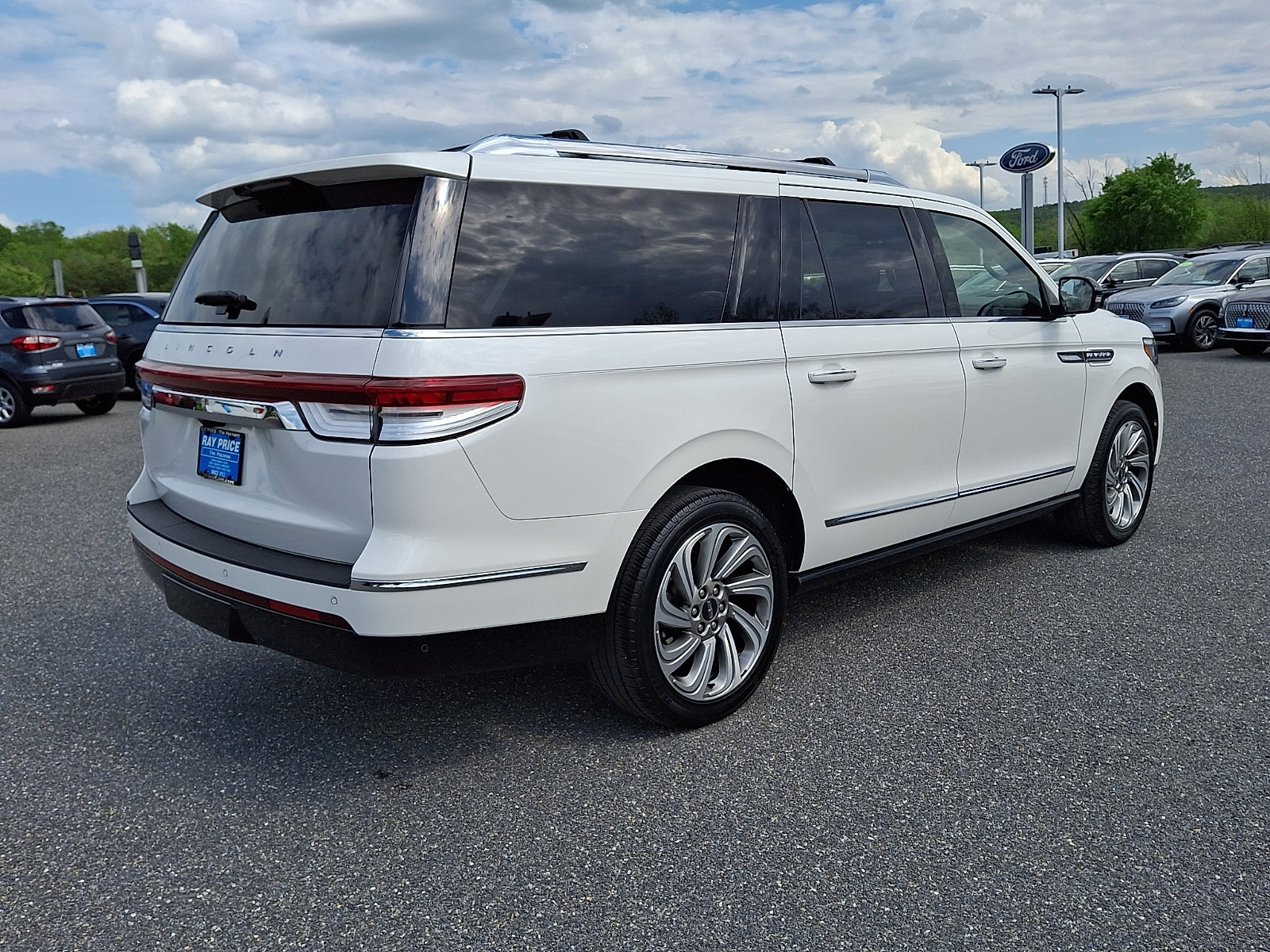 Certified 2023 Lincoln Navigator L Reserve AWD/4WD image 6