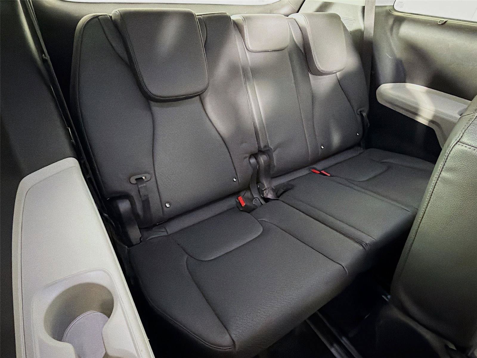 Used 2023 Kia Carnival SX Prestige image 28