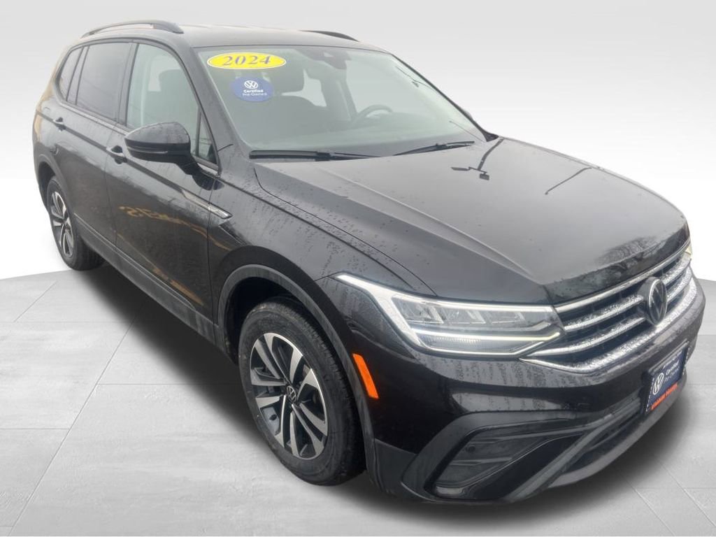 Used 2024 Volkswagen Tiguan S image 2