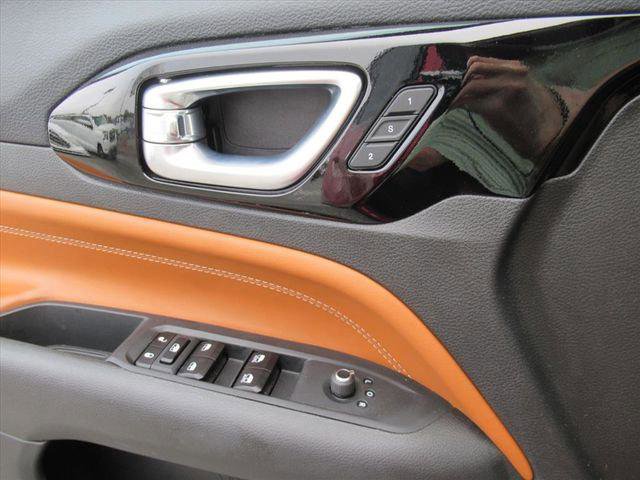 Certified 2025 Jeep Compass Limited w/ Elite Group image 18