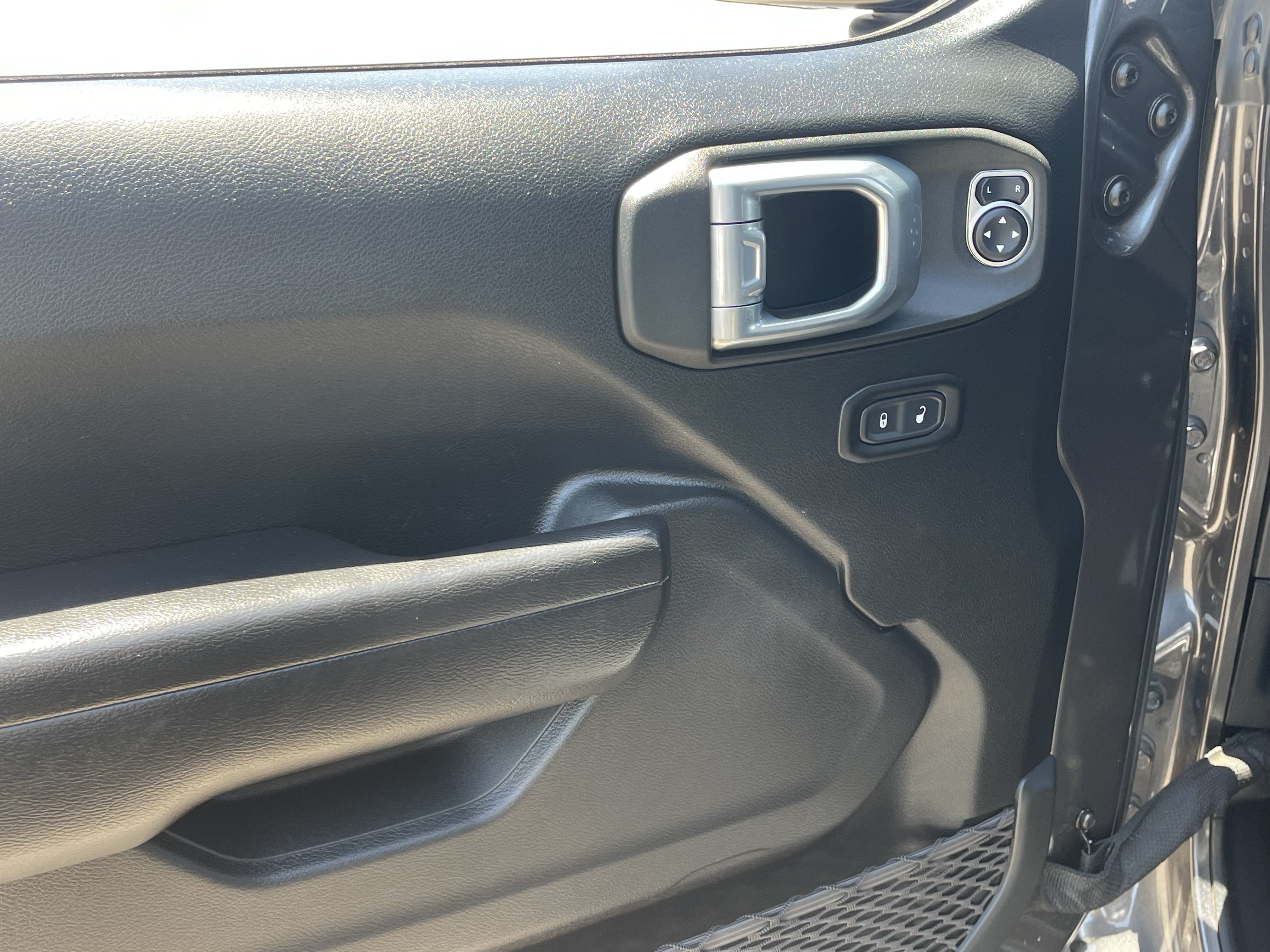 Used 2021 Jeep Gladiator Mojave AWD/4WD image 20