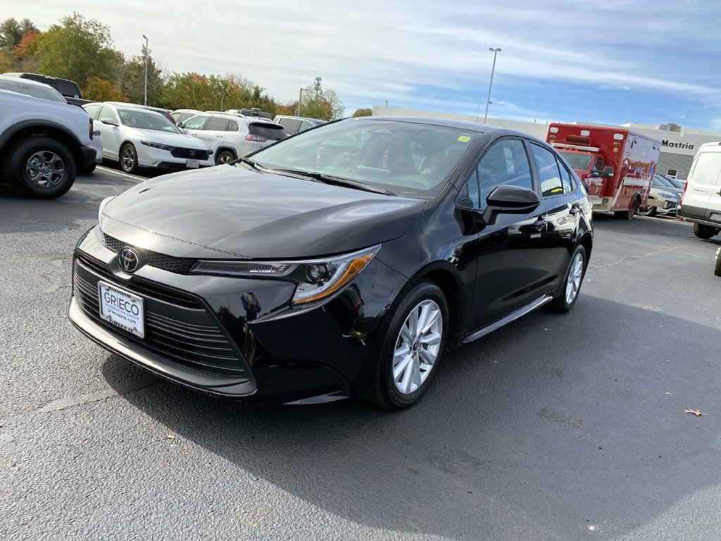 Used 2025 Toyota Corolla LE w/ LE Premium Package FWD image 7