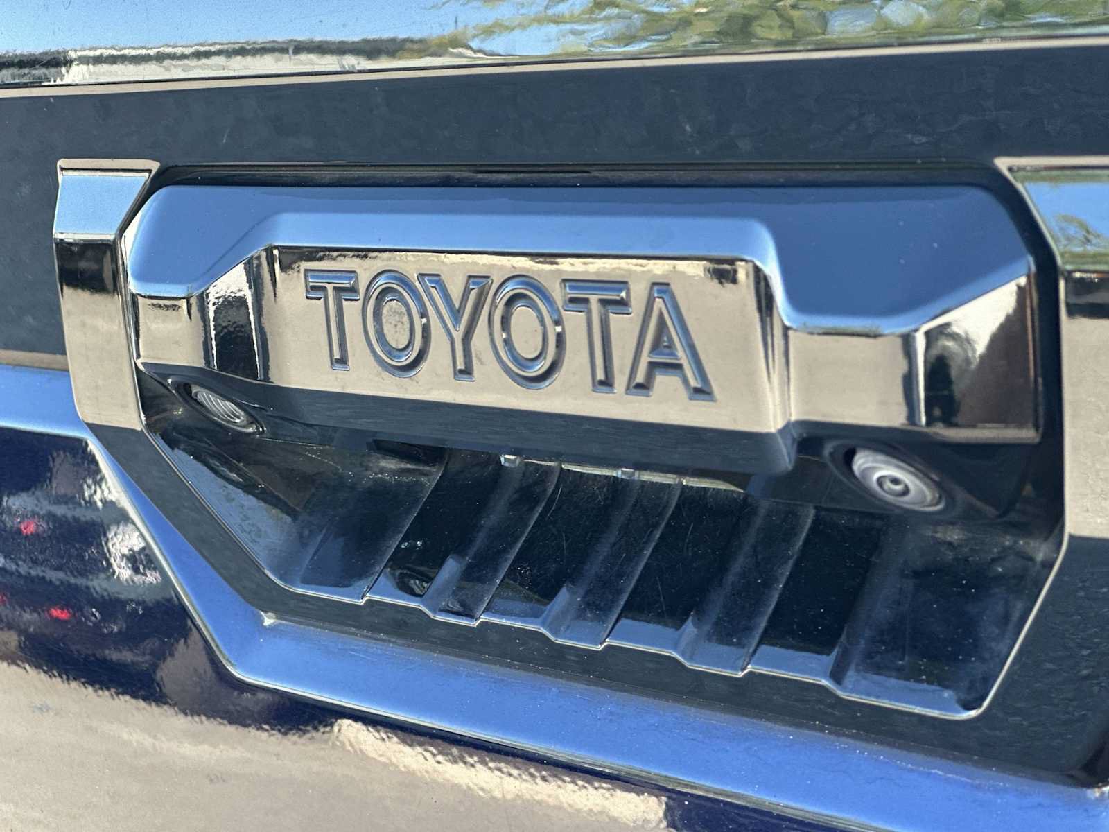 Used 2023 Toyota Tundra Platinum w/ Advanced Package AWD/4WD image 11