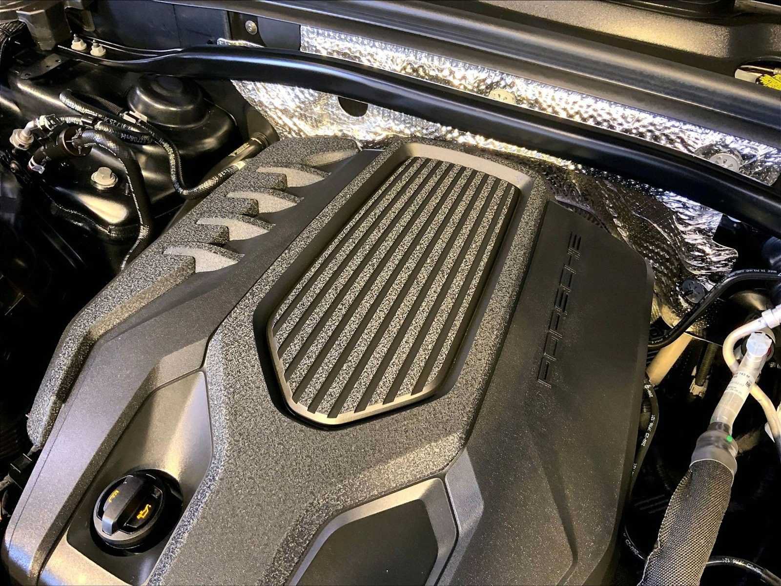 Certified 2026 Porsche Macan AWD/4WD image 33