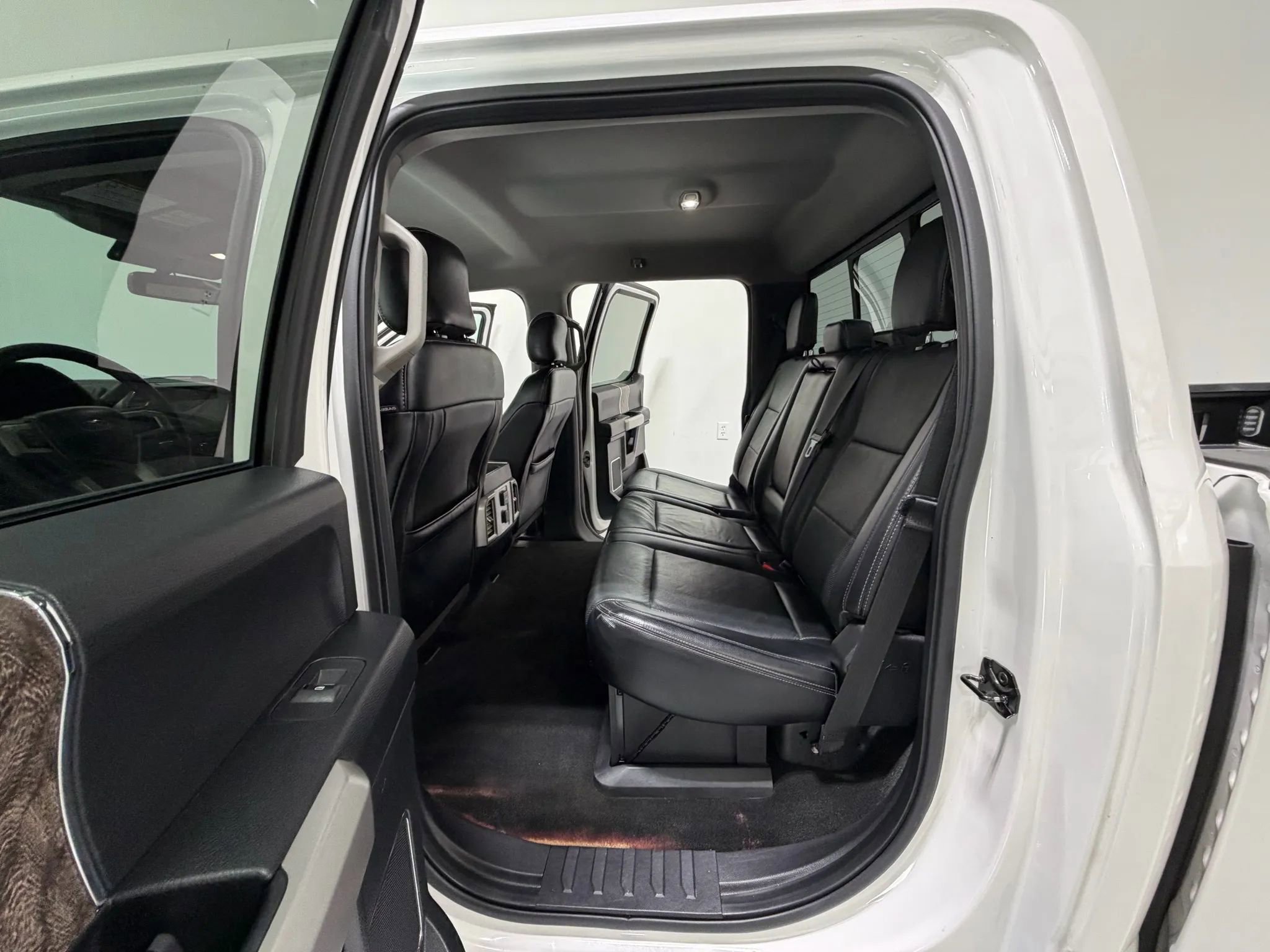 Used 2017 Ford F250 Lariat w/ Chrome Package image 13