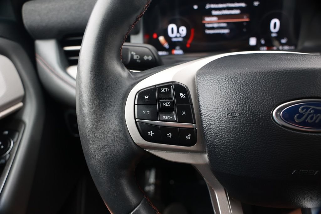 Used 2025 Ford Explorer Active w/ Active Comfort Package RWD image 20