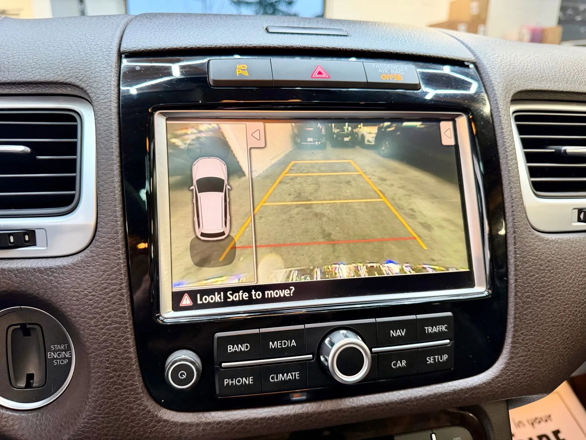 Used 2013 Volkswagen Touareg TDI image 18