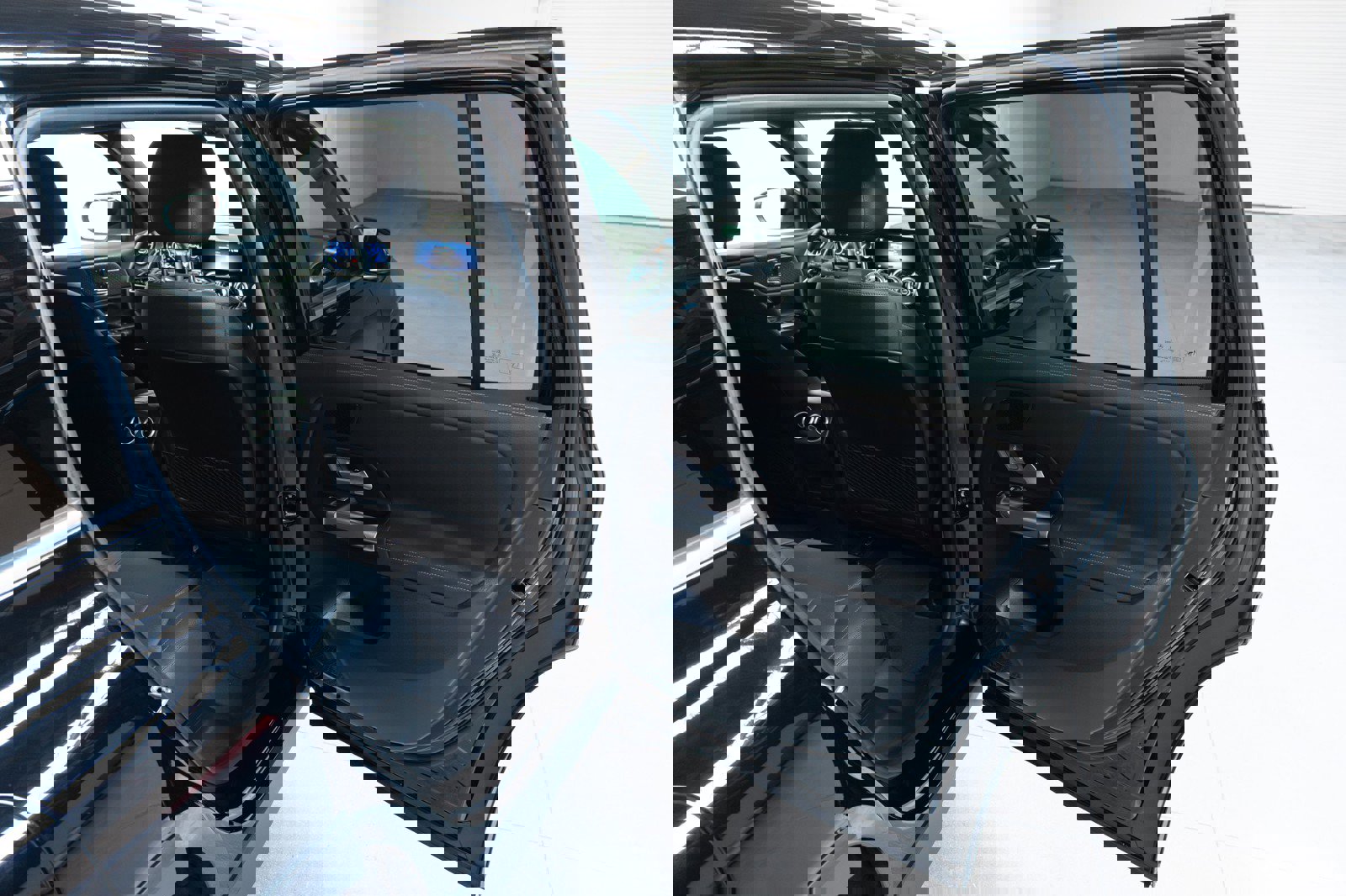 Used 2024 Mercedes-Benz EQB 300 4MATIC image 20