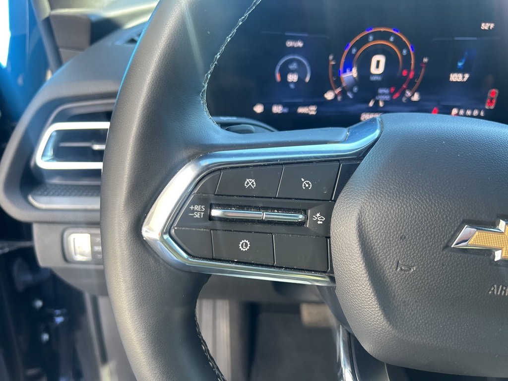 Used 2025 Chevrolet Traverse LT image 12