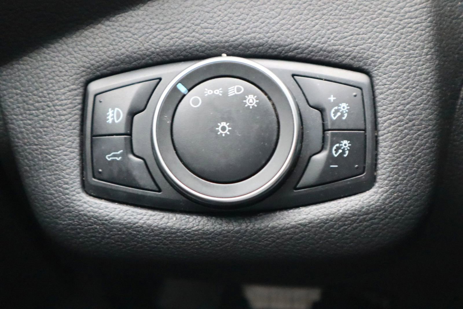 Used 2019 Ford Escape SE FWD image 29