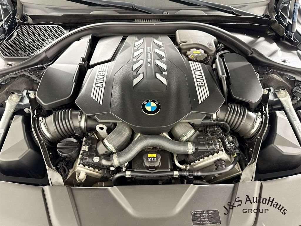 Used 2022 BMW 750i xDrive w/ Executive Package AWD/4WD image 38