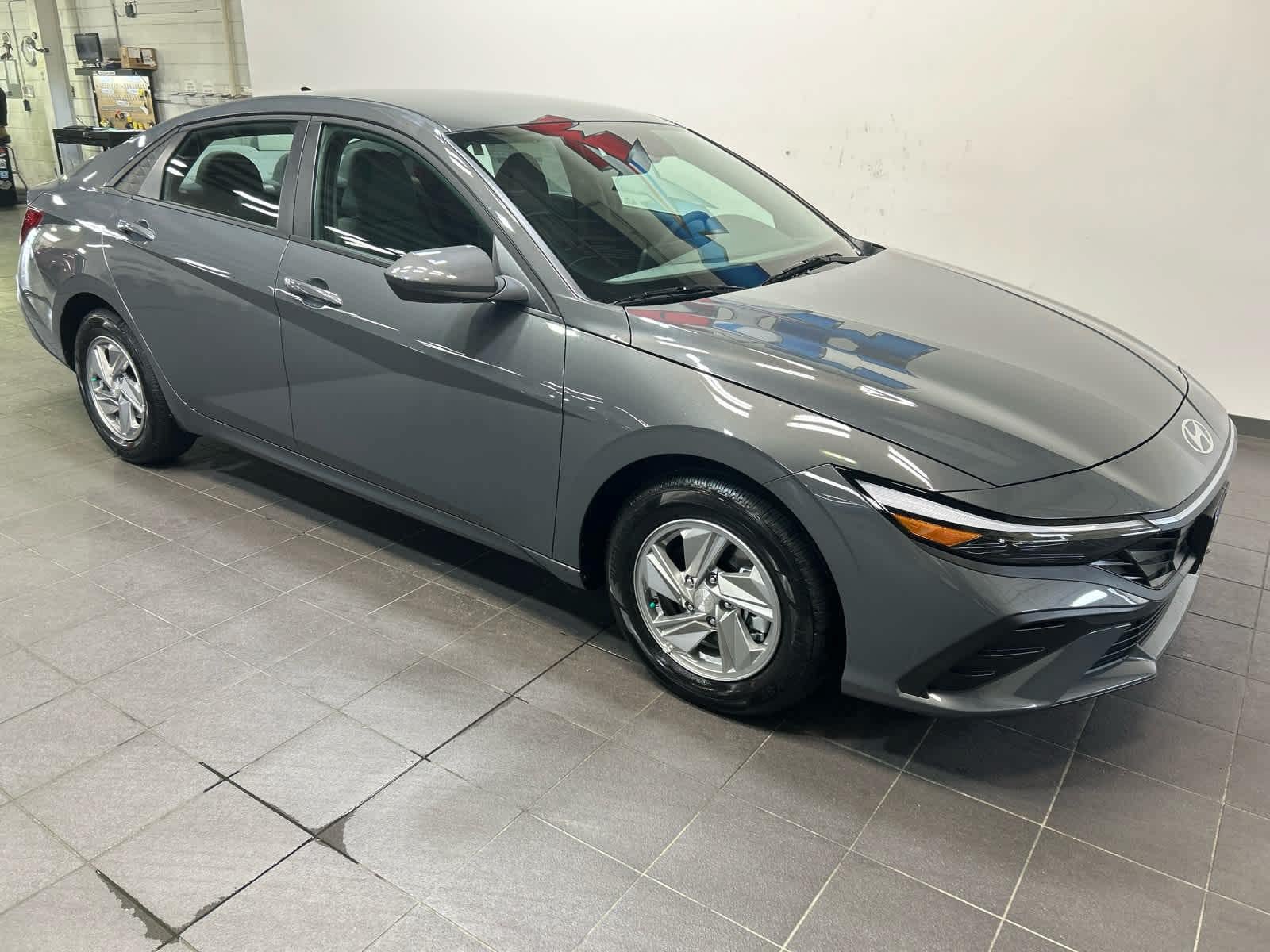 New 2026 Hyundai Elantra SE FWD image 2