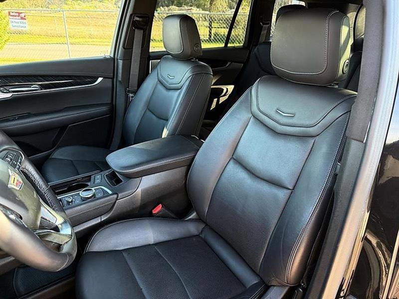 Used 2023 Cadillac XT6 Premium Luxury image 14