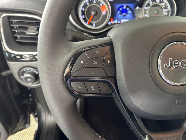 Used 2023 Jeep Cherokee Altitude Lux AWD/4WD image 15