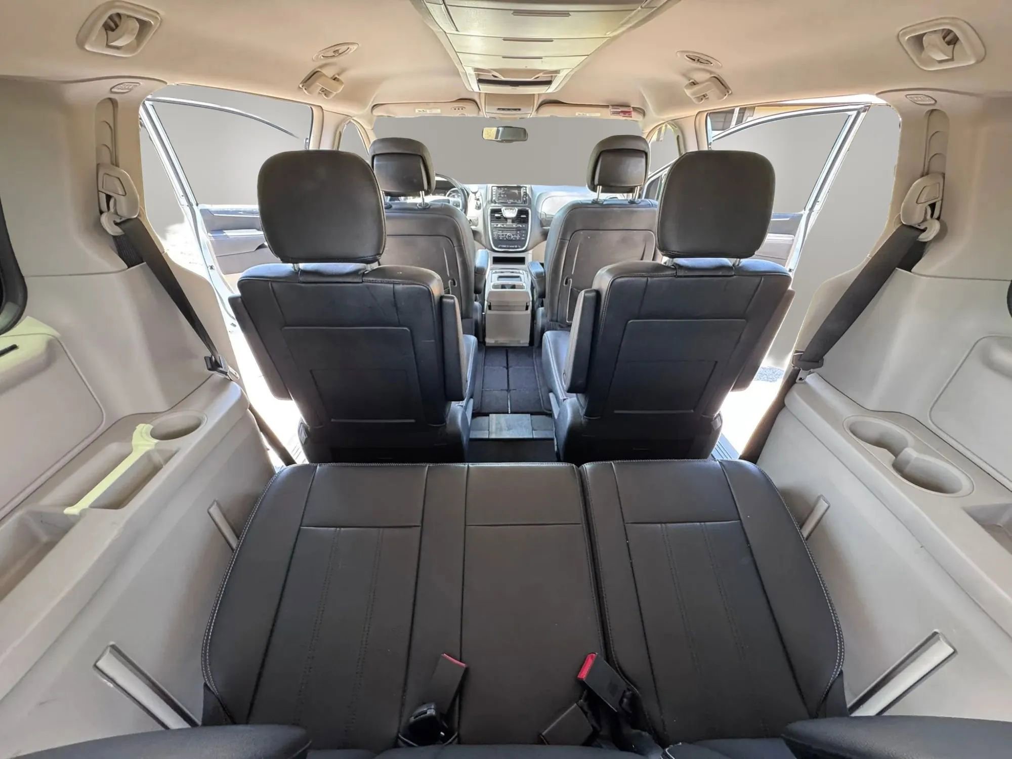 Used 2013 Chrysler Town & Country Touring-L w/ Driver Convenience Group FWD image 16