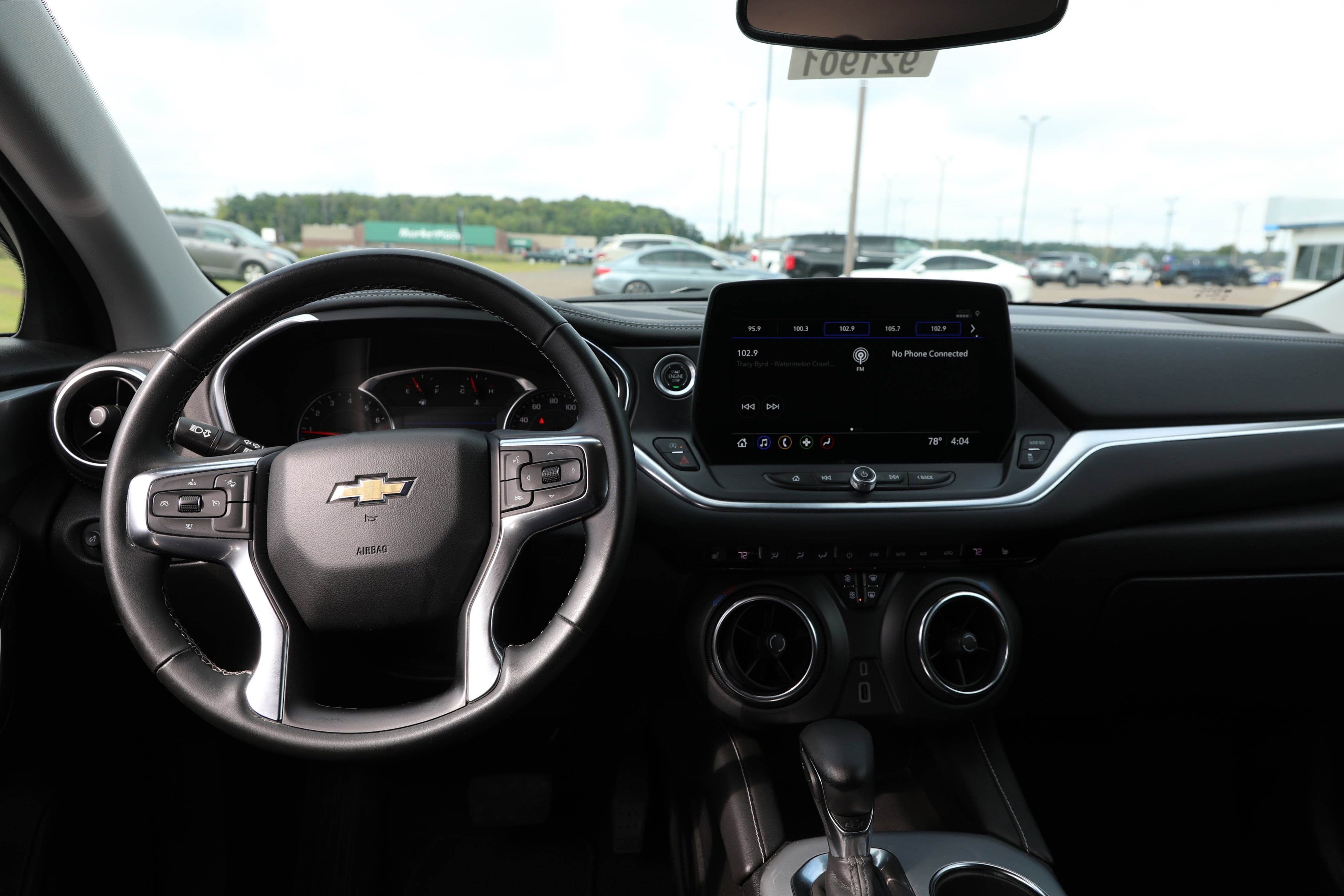 Used 2024 Chevrolet Blazer LT image 2