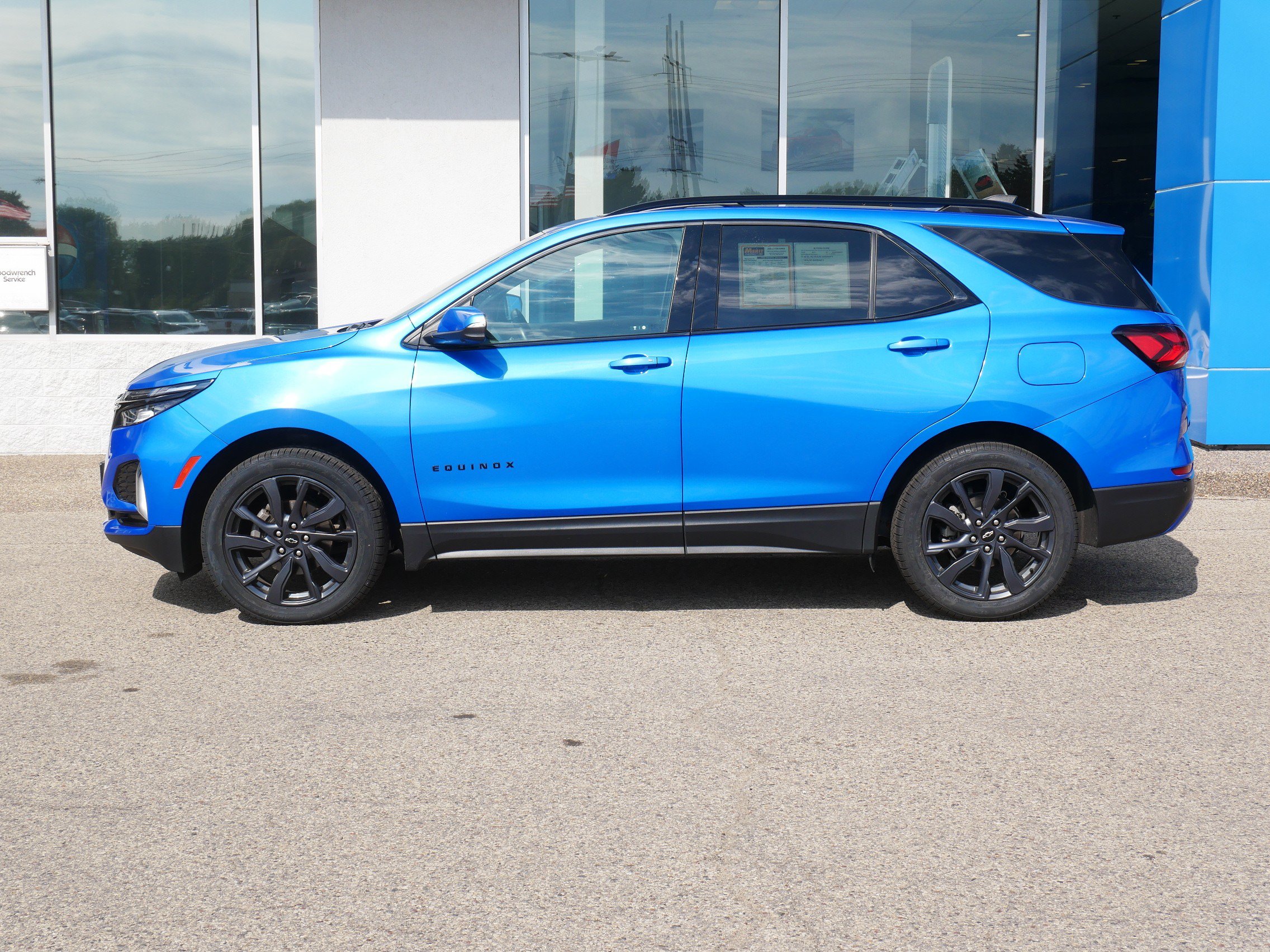 Certified 2024 Chevrolet Equinox RS w/ RS Leather Package AWD/4WD image 5