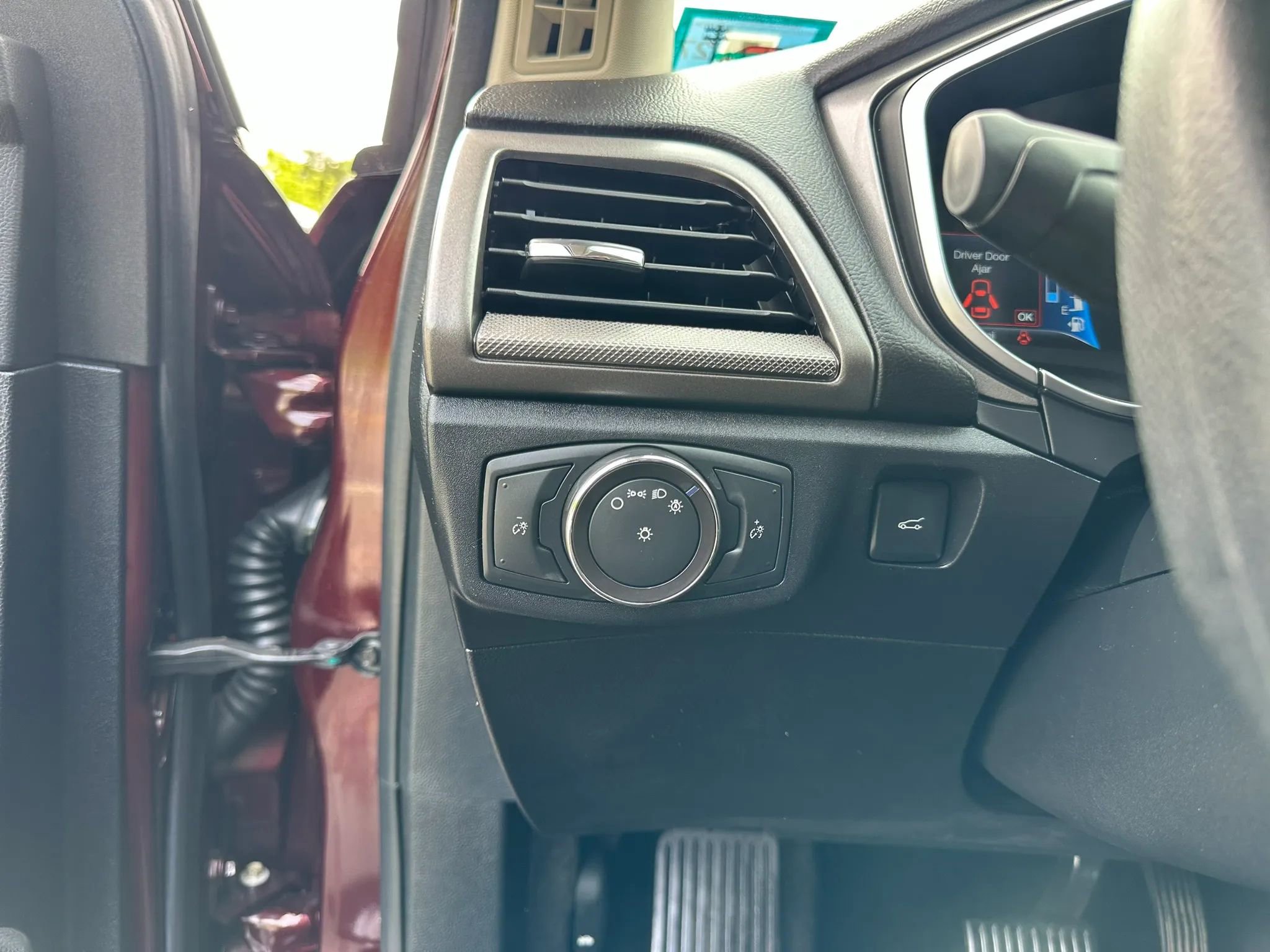 Used 2018 Ford Fusion SE FWD image 19