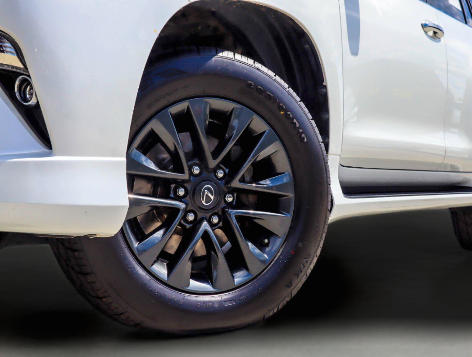 Used 2022 Lexus GX 460 Premium AWD/4WD image 2