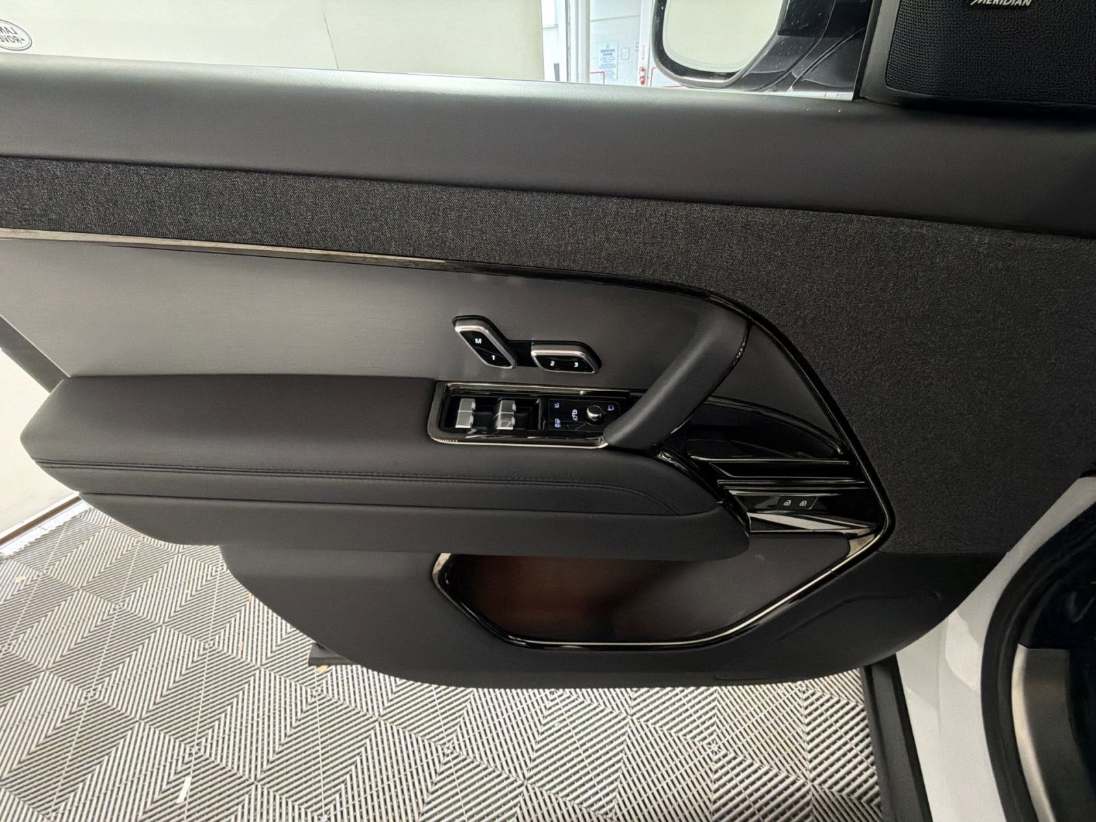 Used 2023 Land Rover Range Rover Sport SE Dynamic image 15