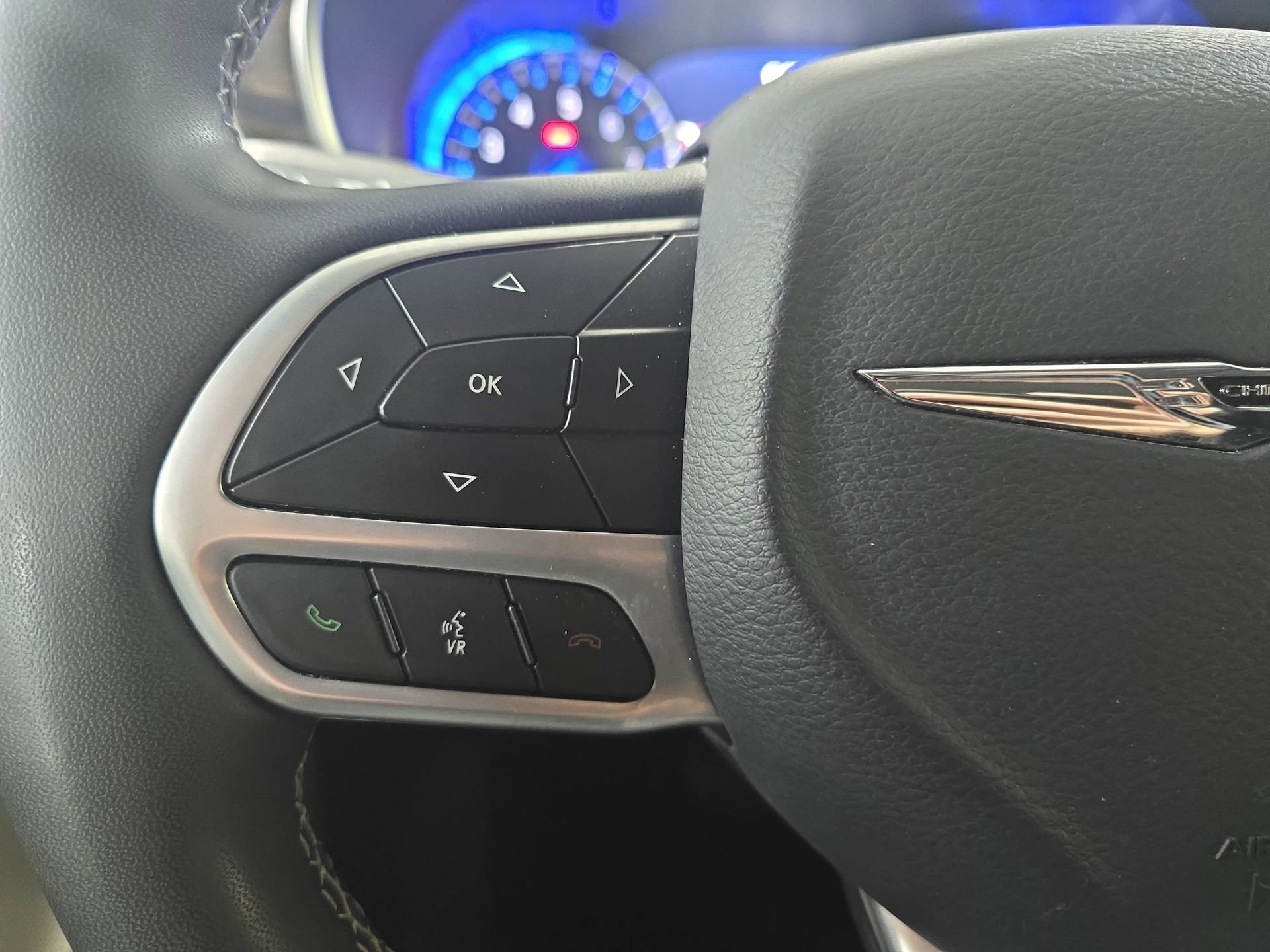 Used 2023 Chrysler Pacifica Limited image 16