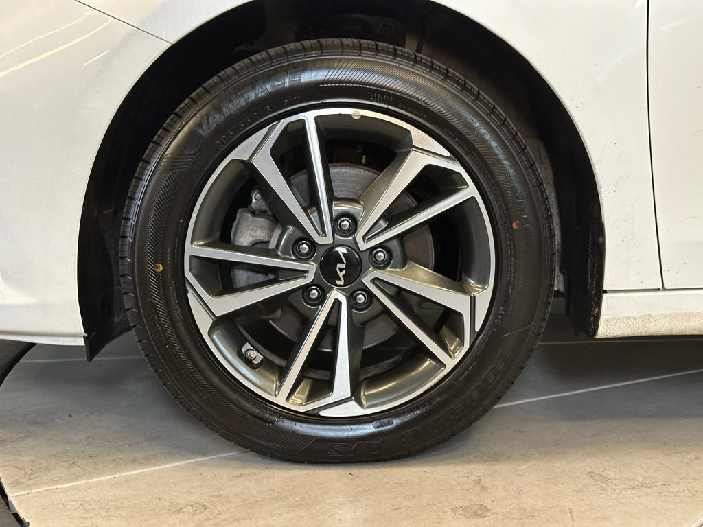 Used 2024 Kia Forte LXS w/ LXS Technology Package FWD image 24