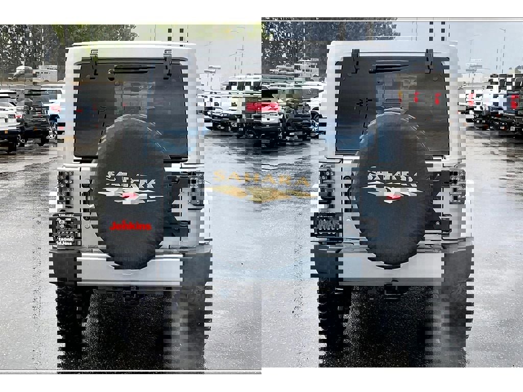 Used 2016 Jeep Wrangler Unlimited Sahara w/ Connectivity Group image 4