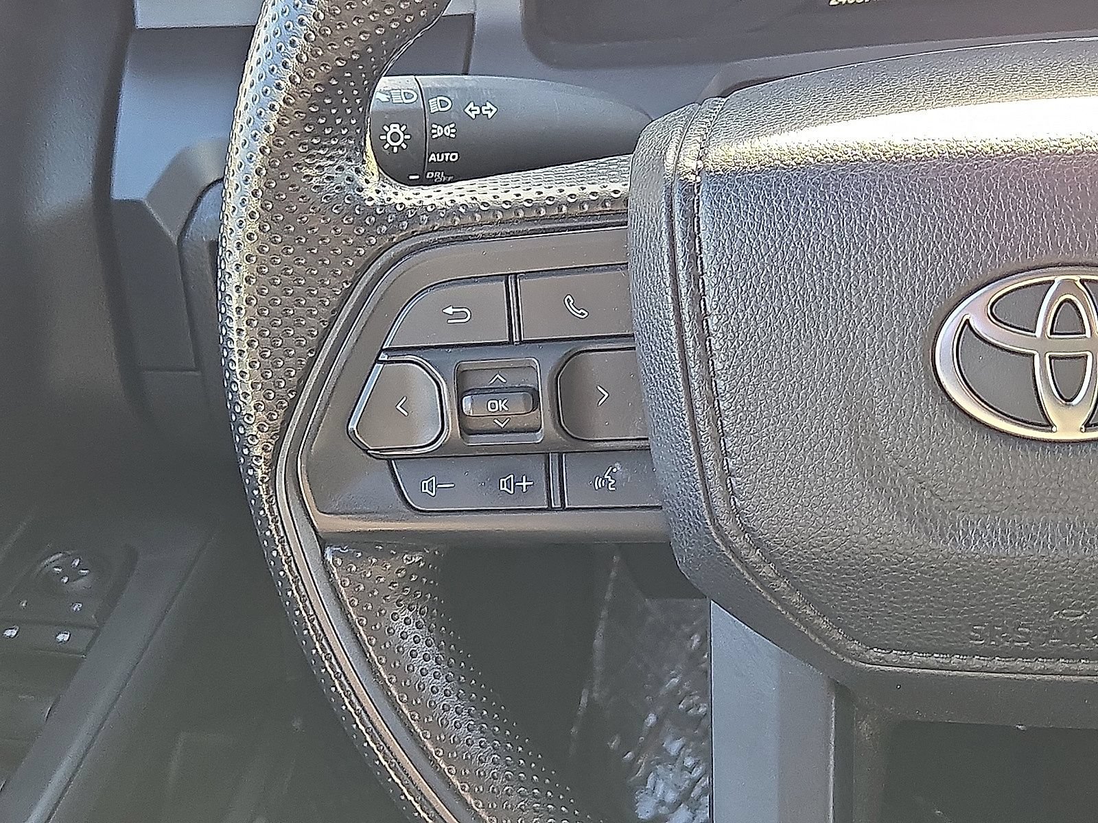 Used 2025 Toyota Tacoma SR AWD/4WD image 16