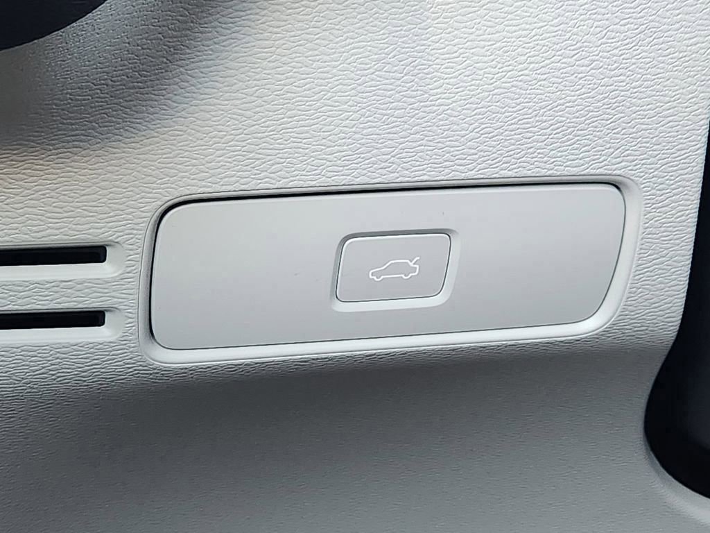 New 2026 Volvo XC40 B5 Plus w/ Protection Package Premier image 11