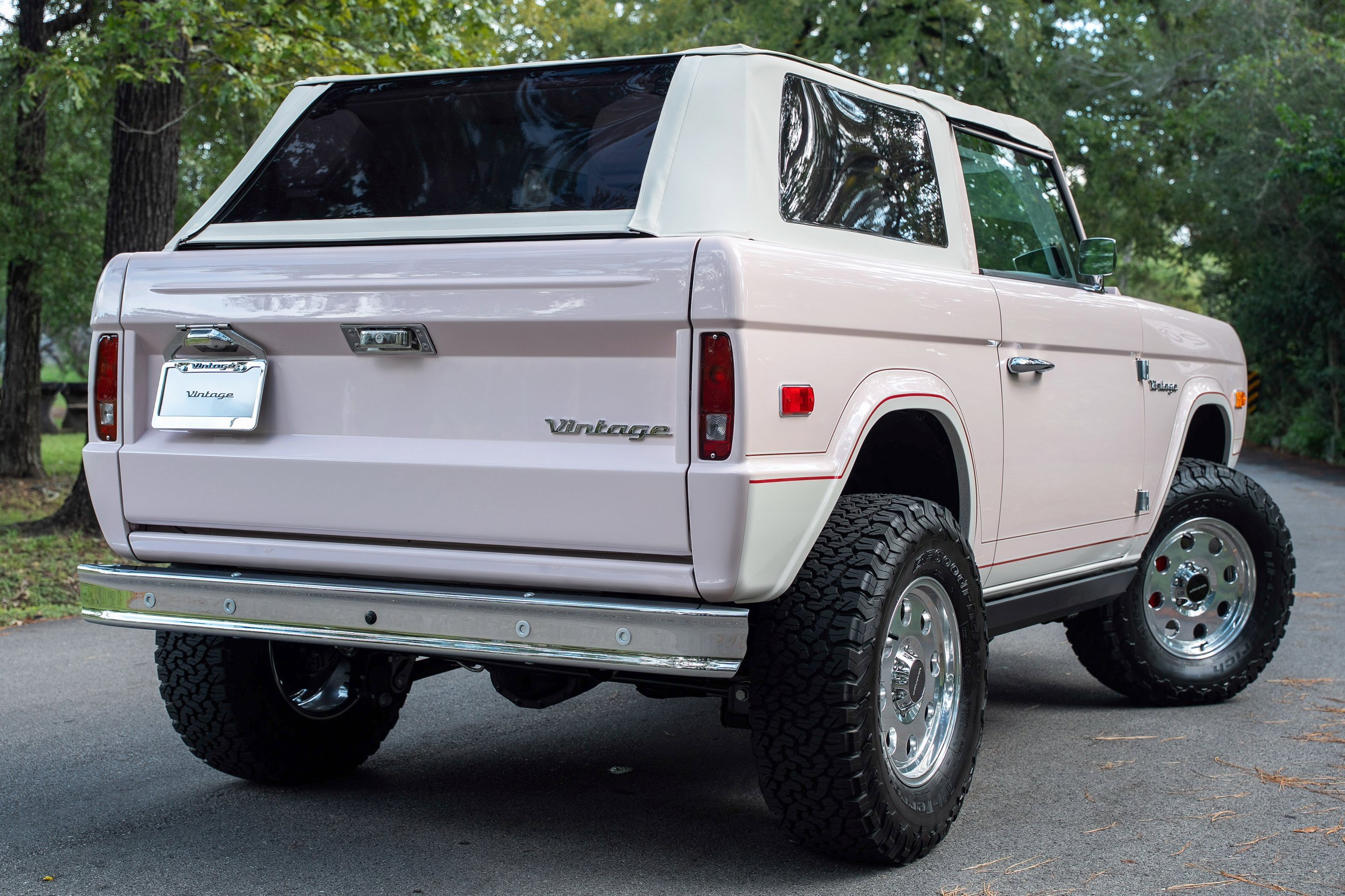 Used 2025 Ford Bronco Badlands image 3
