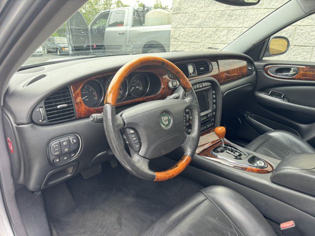 Used 2005 Jaguar XJ Vanden Plas Super V8 RWD image 5