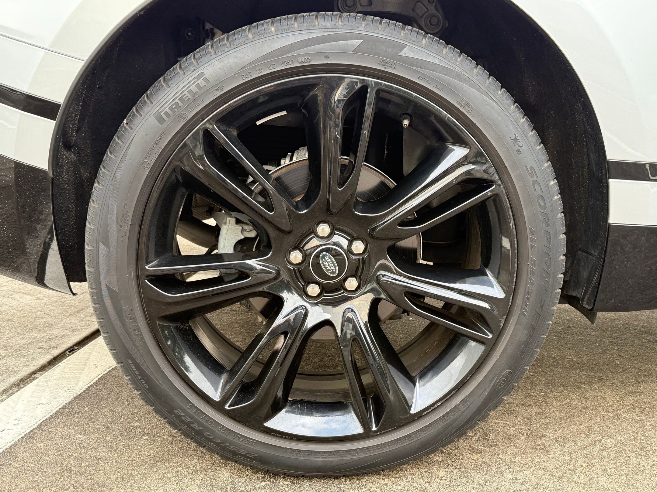 Certified 2023 Land Rover Range Rover Velar R-Dynamic S image 11