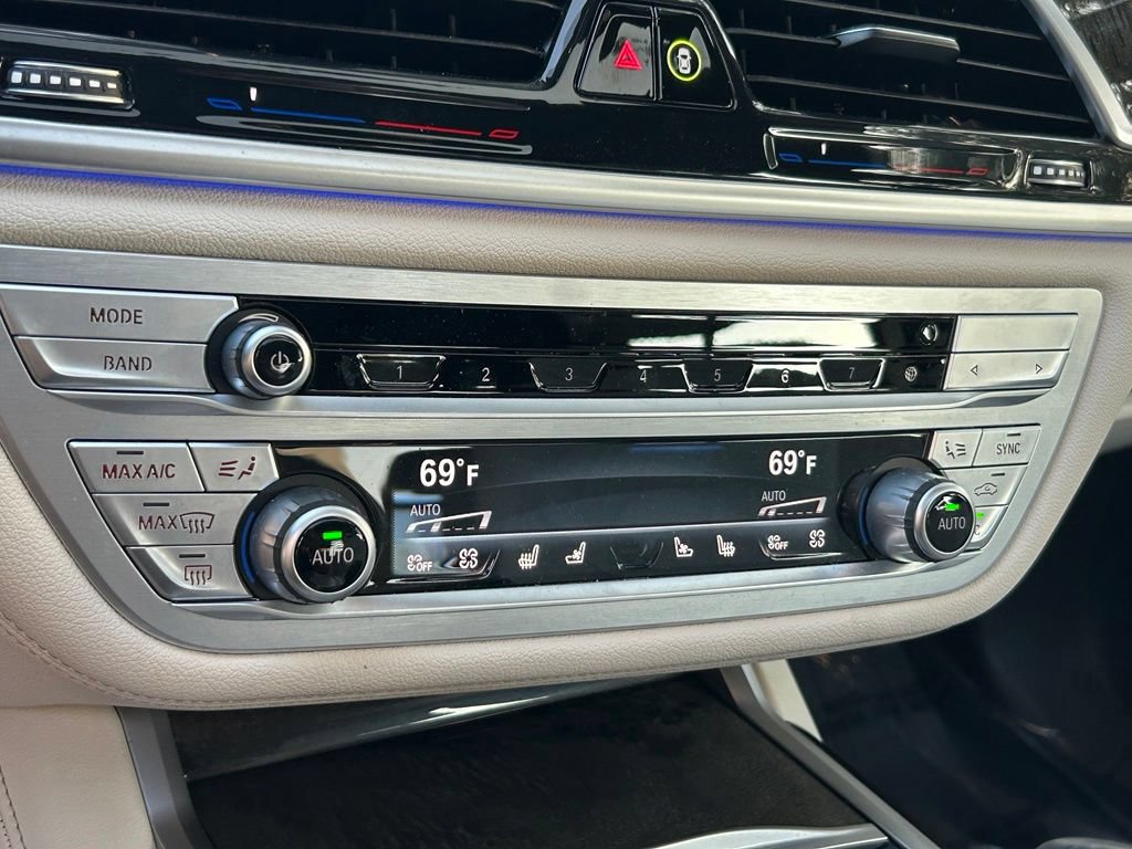 Used 2022 BMW 740i w/ M Sport Package RWD image 37