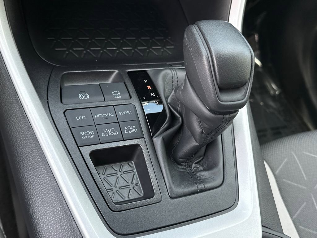 Used 2025 Toyota RAV4 XLE w/ Convenience Package image 32