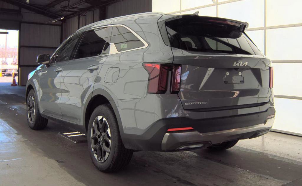 Used 2024 Kia Sorento S w/ Panoramic Sunroof Package image 5