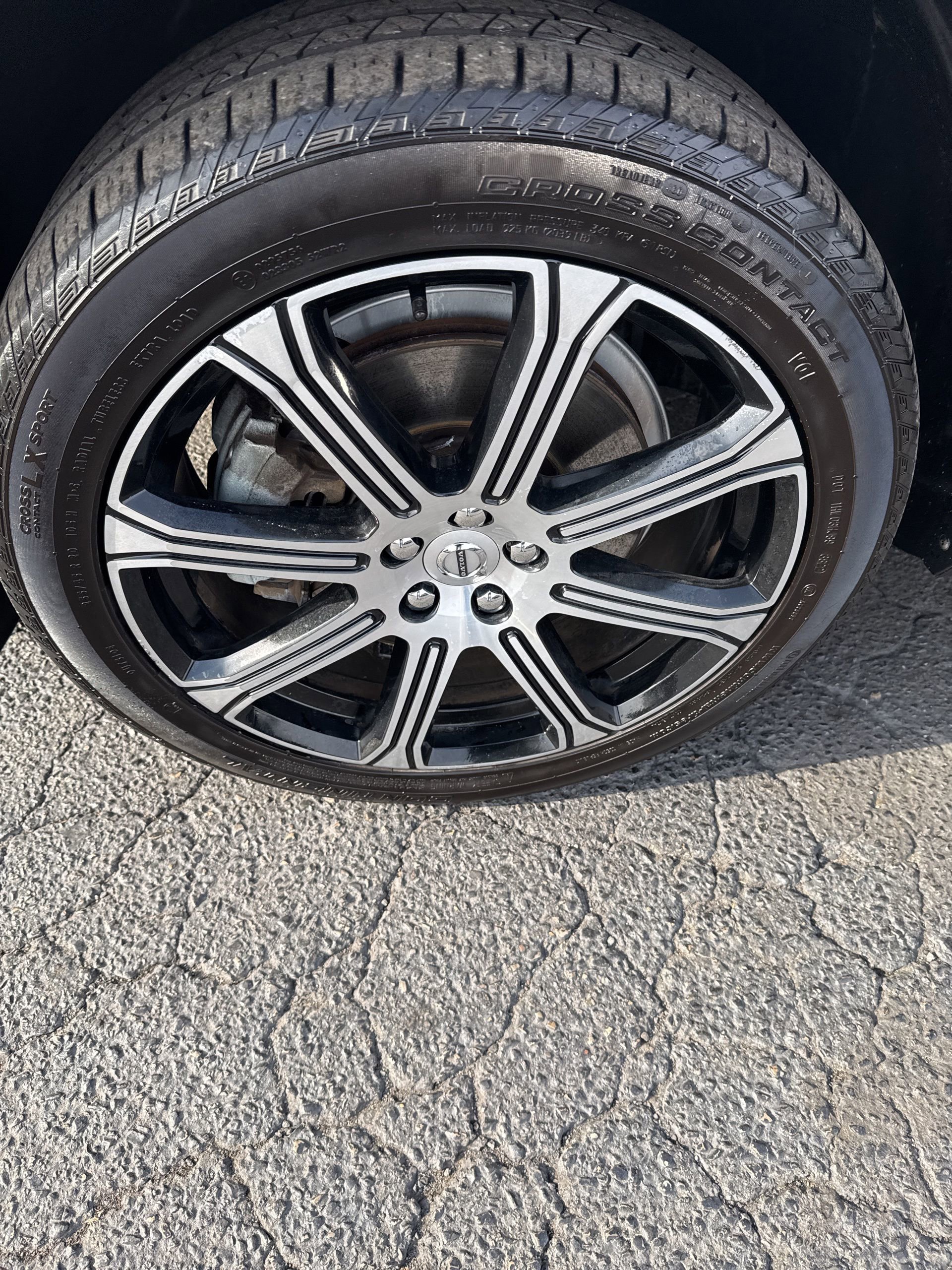 Used 2019 Volvo XC60 T8 Inscription w/ Advanced Package image 9