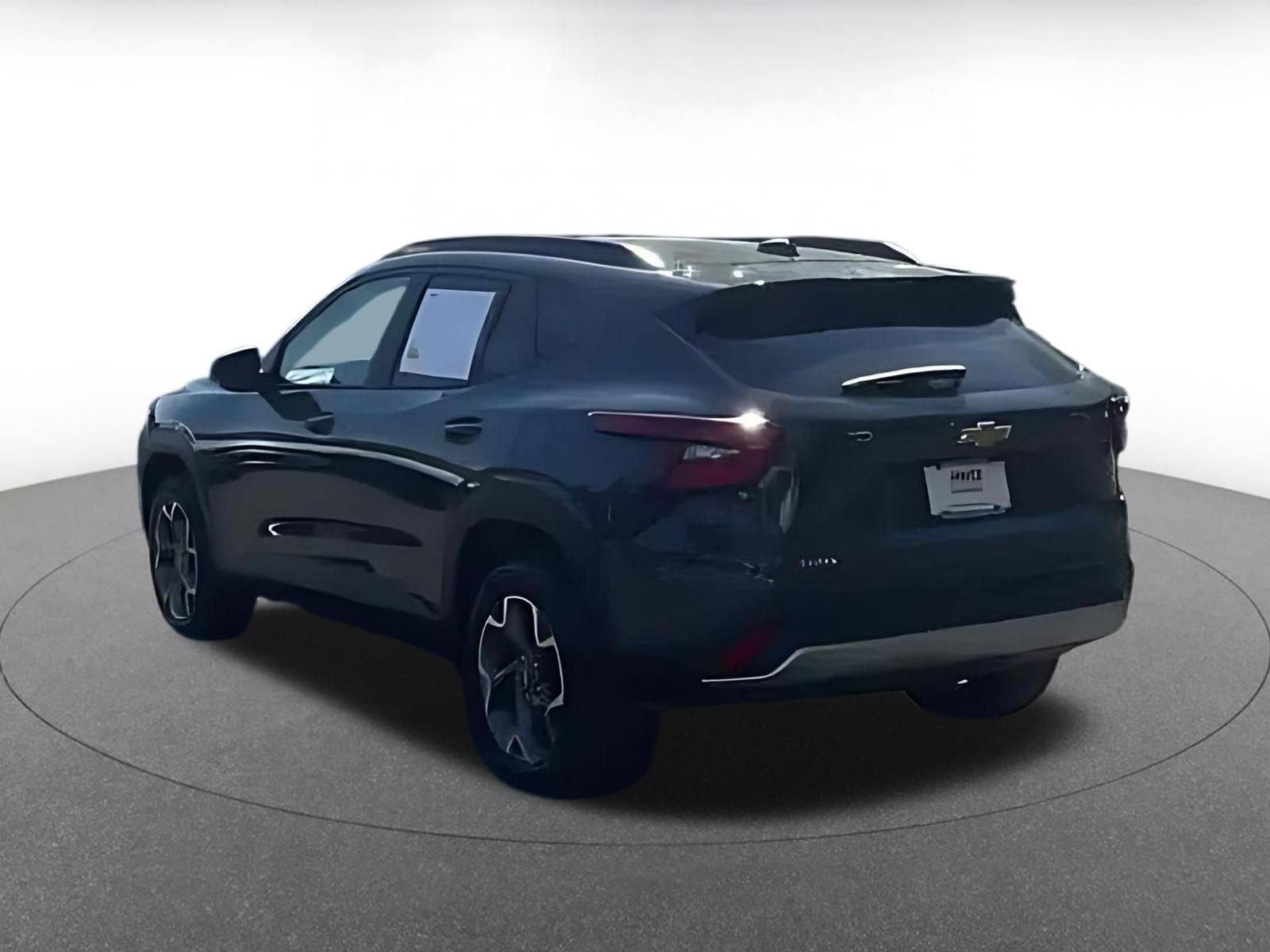 Used 2025 Chevrolet Trax LT w/ LT Convenience Package image 11