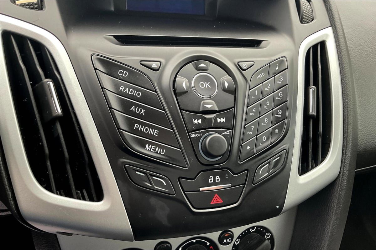 Used 2013 Ford Focus SE w/ SE Winter Pkg FWD image 13