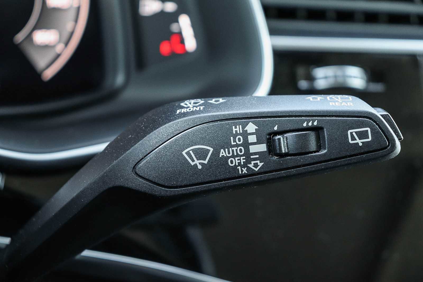 Used 2022 Audi Q8 Premium Plus image 33