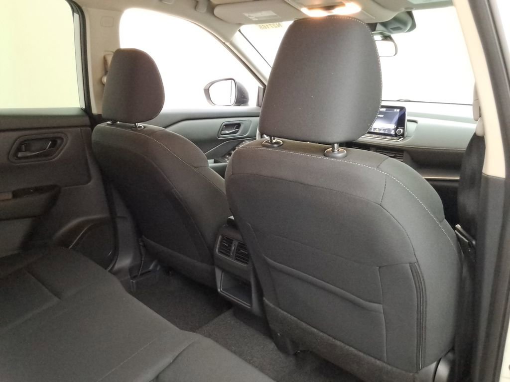 Used 2025 Nissan Rogue S image 18