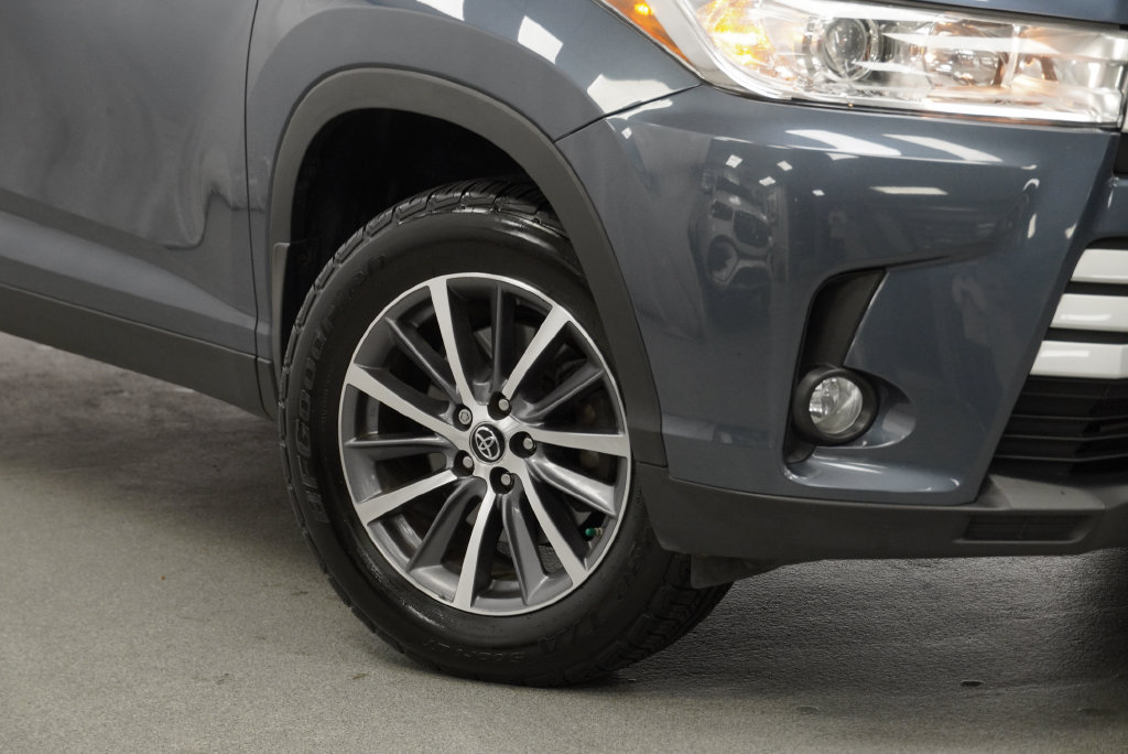 Used 2019 Toyota Highlander XLE AWD/4WD image 8