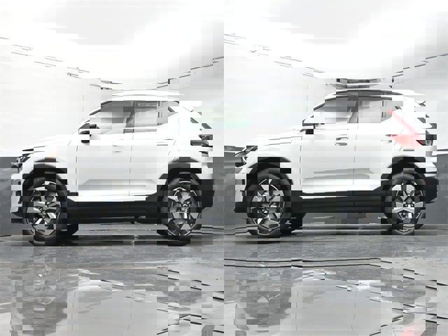 New 2025 Volvo XC40 B5 Plus w/ Protection Package Premier image 38