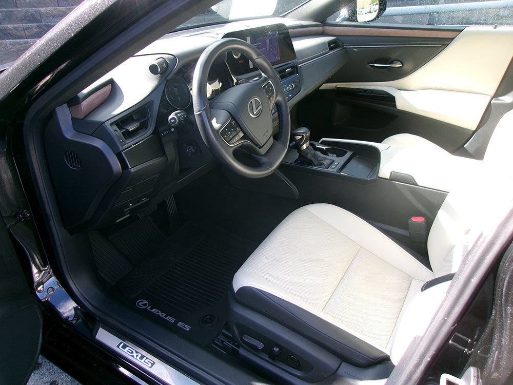 Used 2025 Lexus ES 300h w/ Premium Package FWD image 15