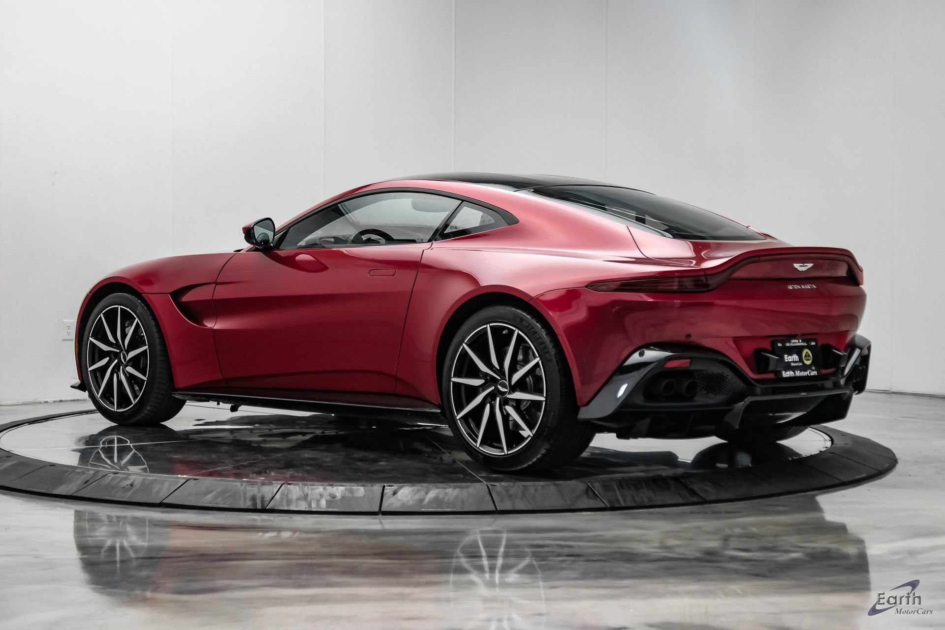 Used 2019 Aston Martin V8 Vantage Coupe RWD image 12